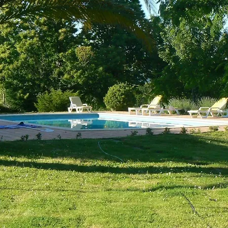 Bela Moradia Com Piscina Em בית נופש